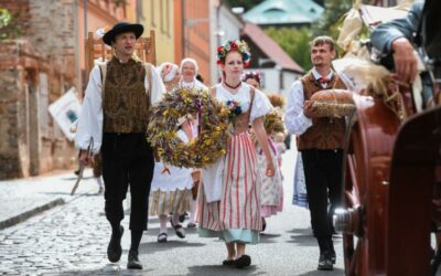 Velkolepý průvod s historickými traktory. Nenechte si ujít Krajské dožínky!