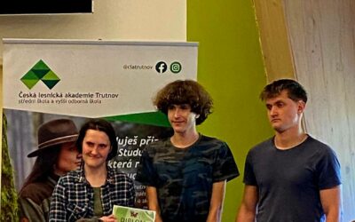Další velký úspěch našich žáků, tentokrát v regionální soutěži YPEF: V minulém týdnu zazářili Jan Šejnoha a David Matura, dnes školní družstvo v Trutnově!