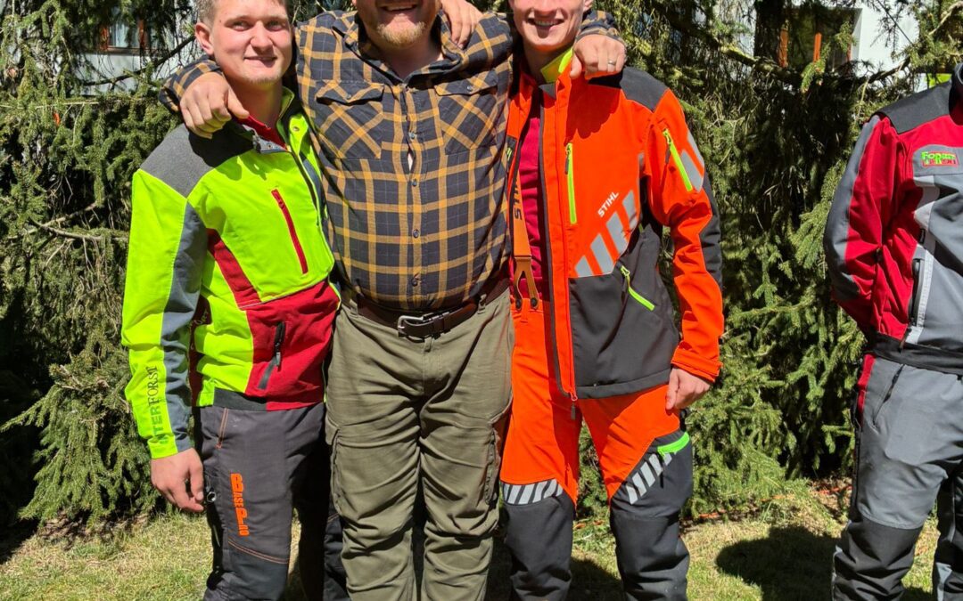 Jan Šejnoha opět mistrem republiky! Michal Troják se umístil na druhém místě. Dřevorubec Junior přinesl škole i týmové zlato