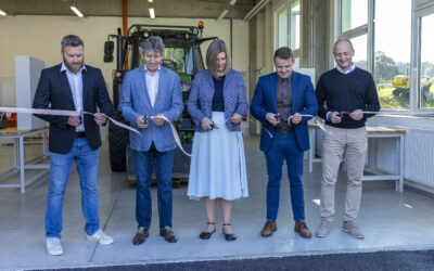 Nové dílny za 46 milionů korun jsou otevřeny. Lesnické a dřevozpracující obory získaly moderní zázemí.